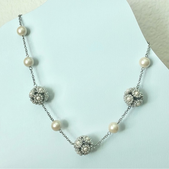 Carolee New York All American Girl Faux Pearl Floral Bead Collar Necklace - Picture 2 of 4